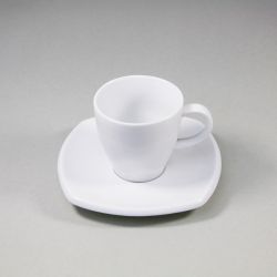 e) NOVO - Kaffeetasse mit eckiger Untertasse